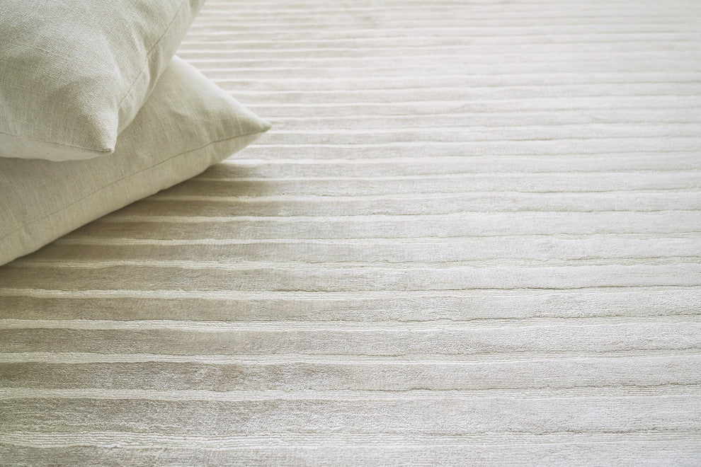 High Low Handmade Hand Loomed Viscose and Cotton Silver Area Rug