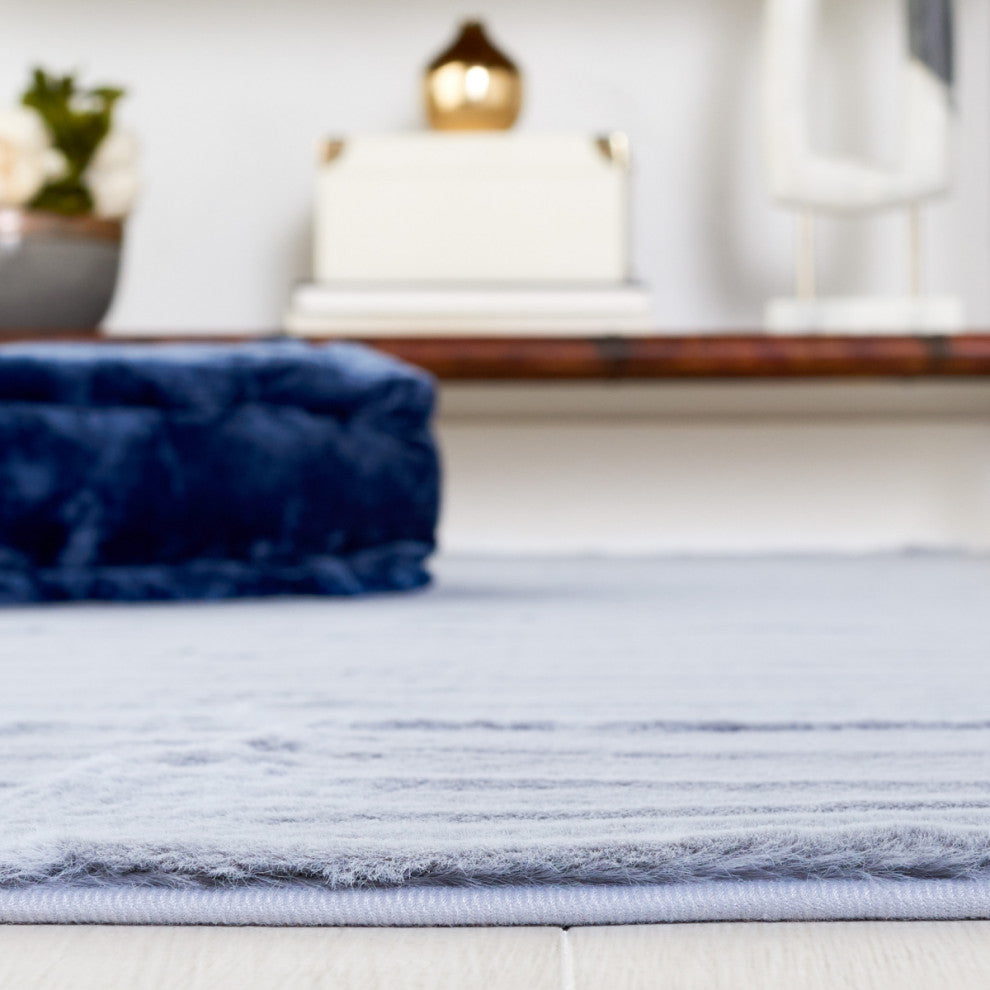 Safavieh Faux Rabbit Fur FRF976 Rug Machine-Washable, Light Grey, 4'x6'