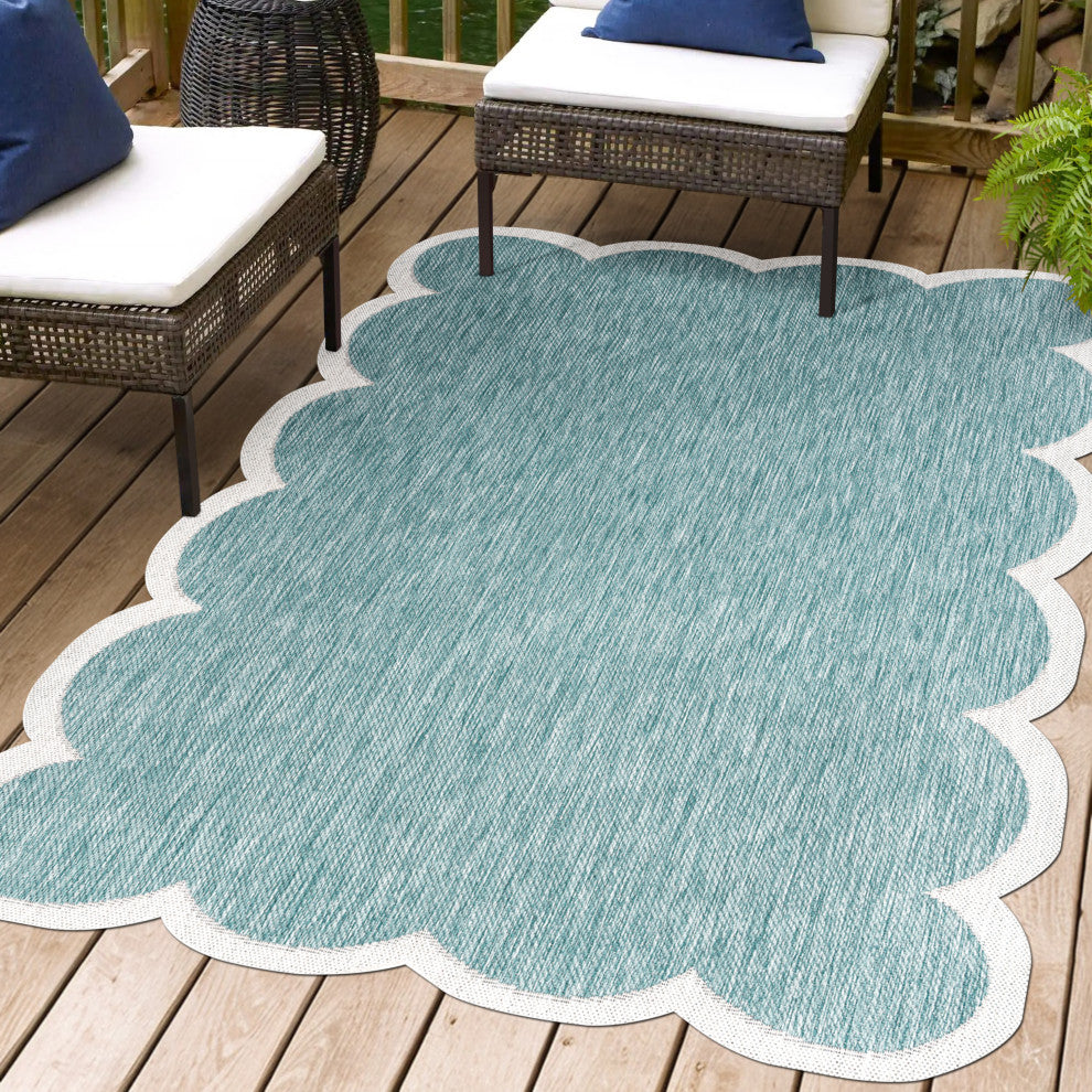 Alice Classic Cottage Two-Tone Scalloped Indoor/Outdoor Shaped Area Rug