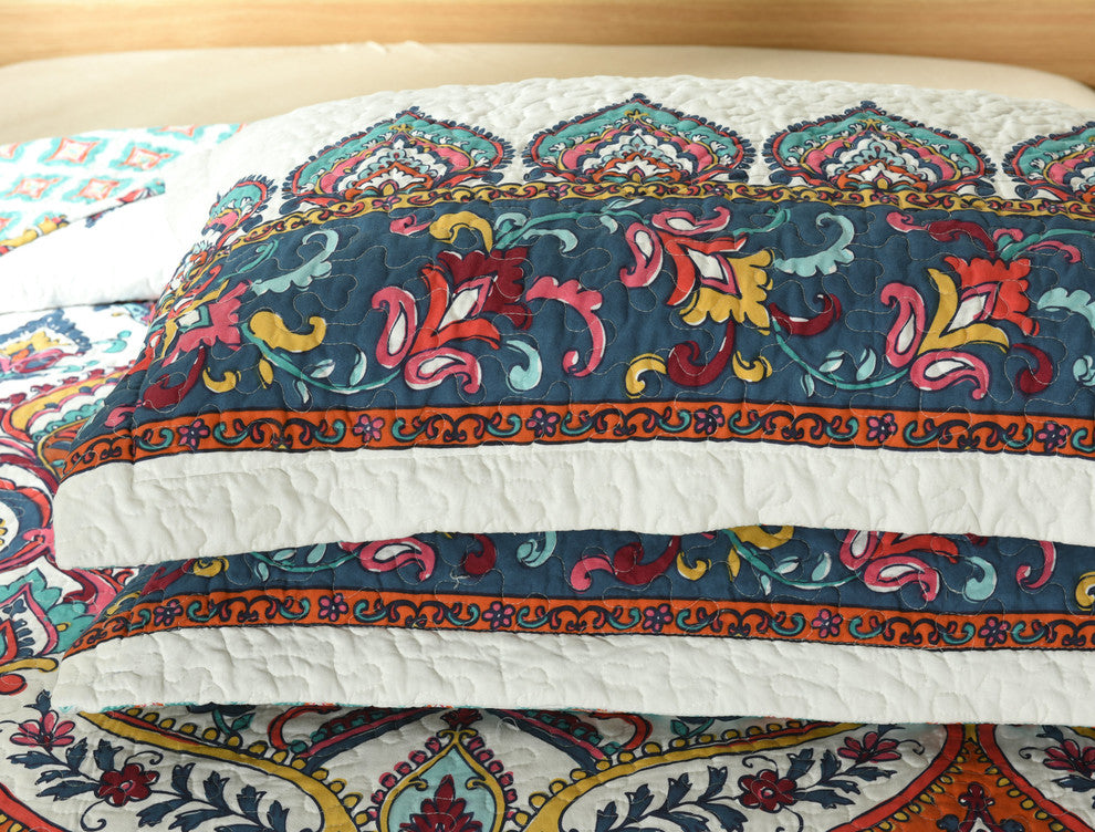 Bohemian Earthy Meadow Quilted Bedspread Set,  Floral Paisley, Twin