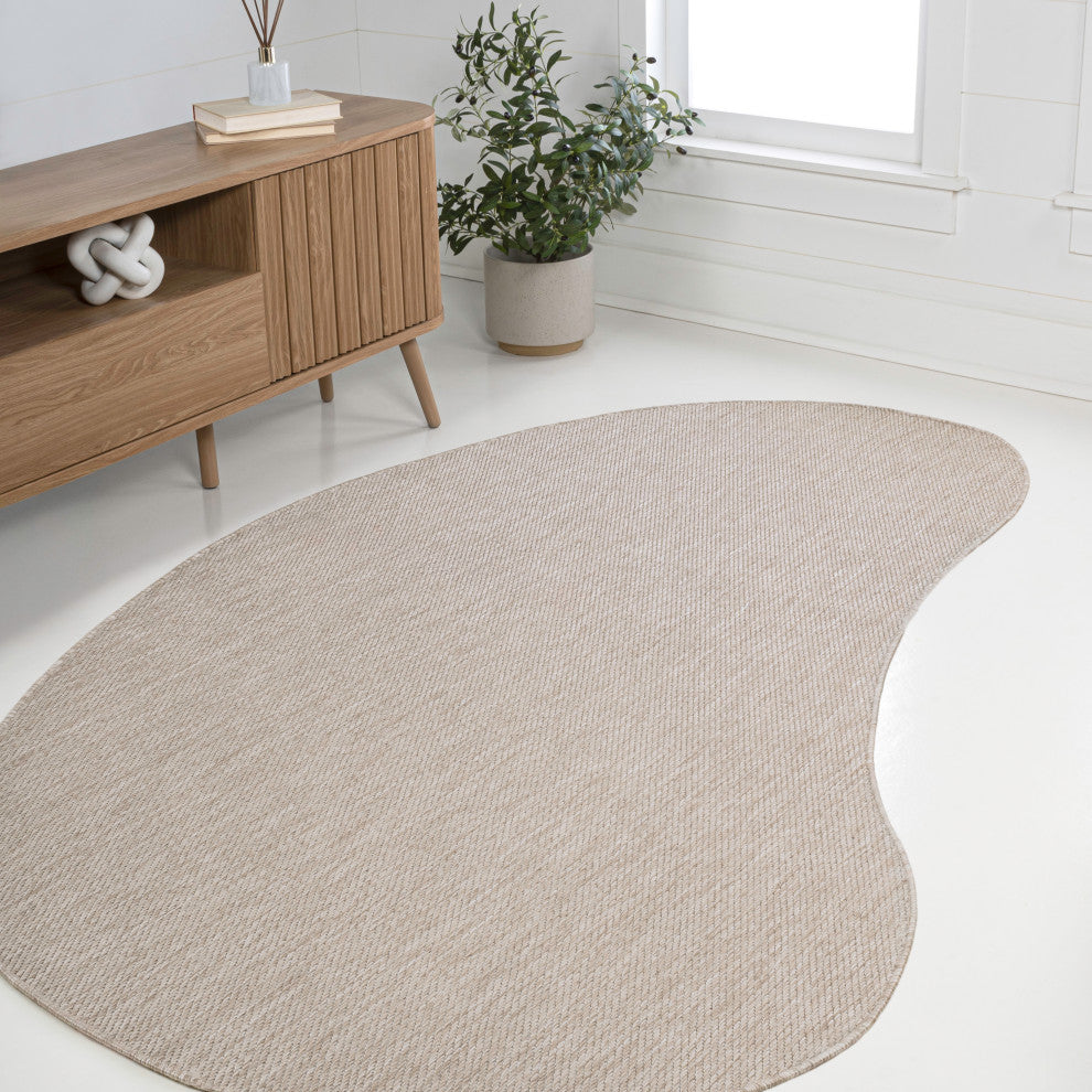 Evan Modern Rustic Organic Curve Indoor/Outdoor Shaped Area Rug