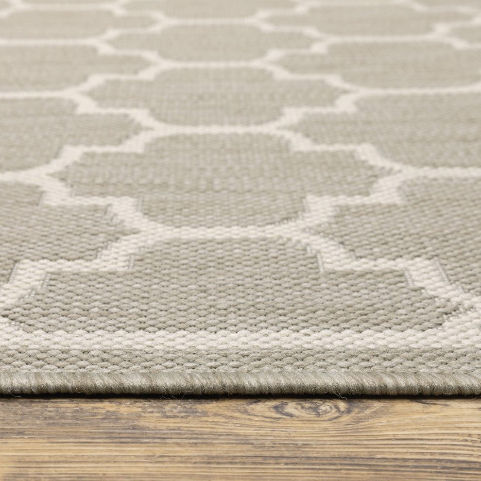 Parlan Geometric Trefoil Indoor-Outdoor Area Rug, Gray, 3'3"x5'