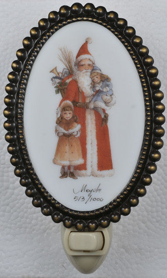 3.5W Christmas Father Christmas & Friends Fused Oval Night Light
