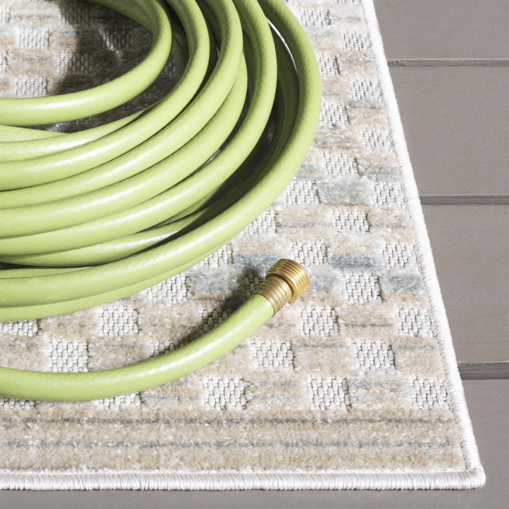 Safavieh Indoor-Outdoor Stella Collection, STA109 Rug