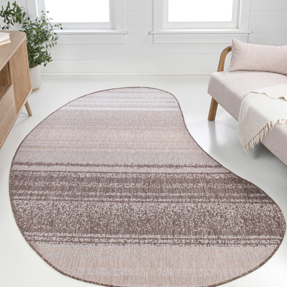 Evan Modern Rustic Organic Curve Indoor/Outdoor Shaped Area Rug