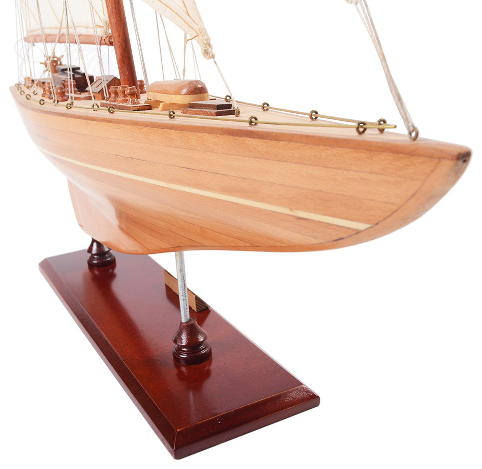 Endeavour Sm Wooden model sailing boat