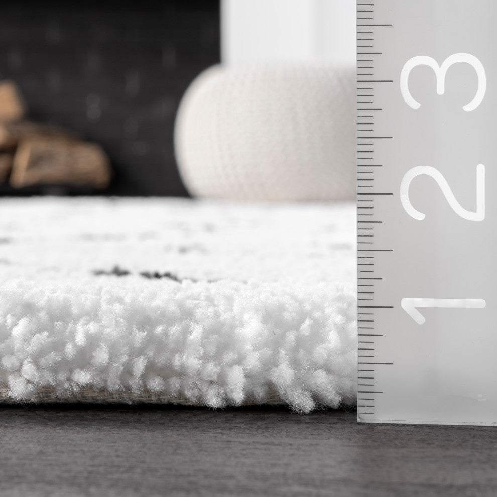 Nuloom Hand Tufted Beaulah Shag Contemporary Area Rug, White 5'x8'