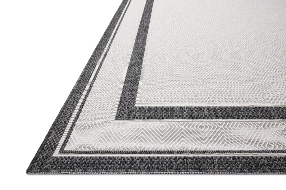 Loloi Easton Onyx / Ivory 4'-0" x 6'-0" Accent Rug