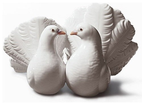 LLADRO COUPLE OF DOVES FIGURINE