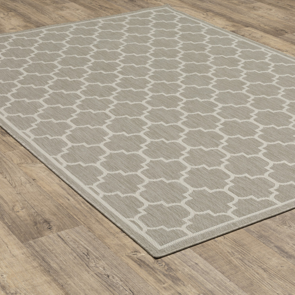 Parlan Geometric Trefoil Indoor-Outdoor Area Rug, Gray, 5'3"x7'3"
