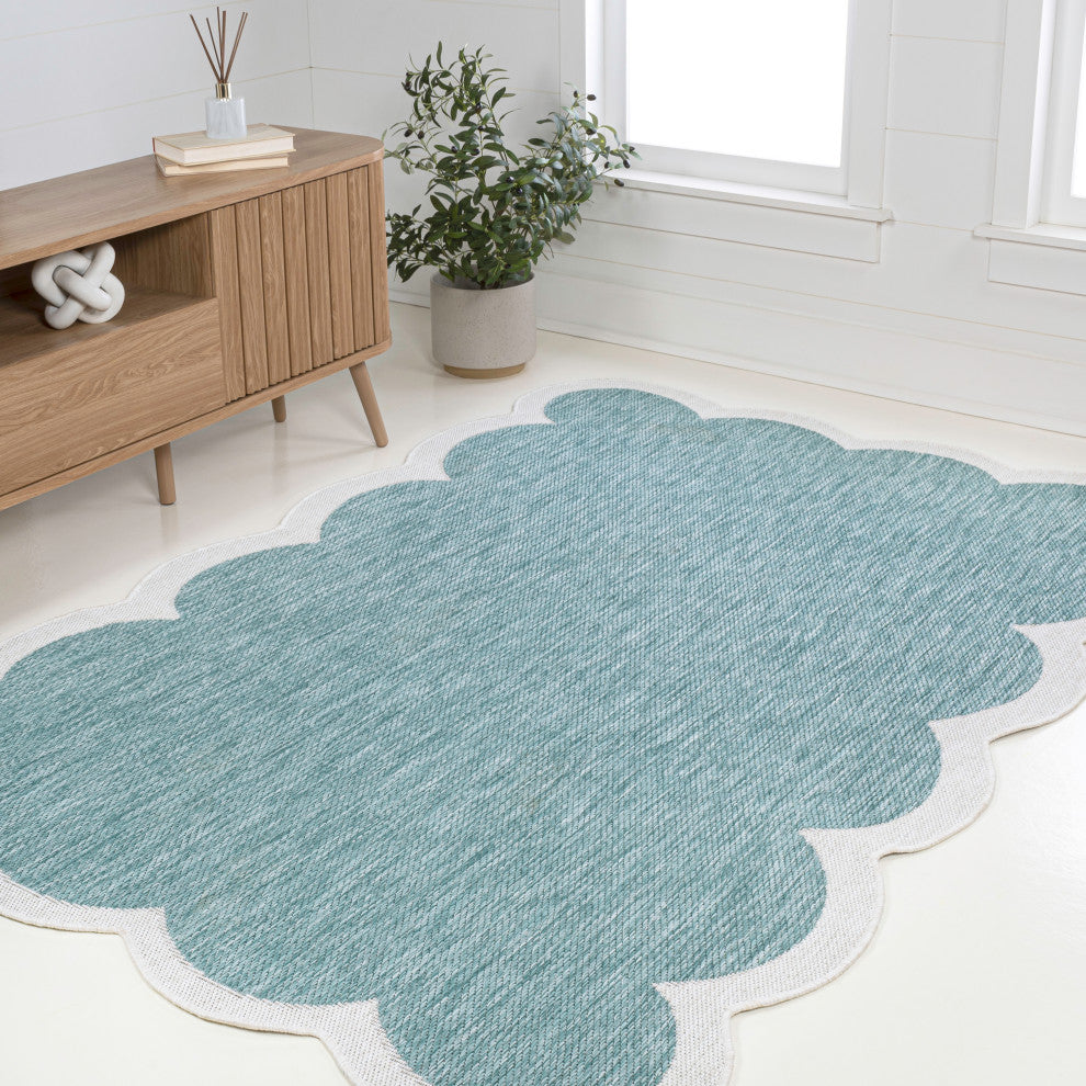 Alice Classic Cottage Two-Tone Scalloped Indoor/Outdoor Shaped Area Rug