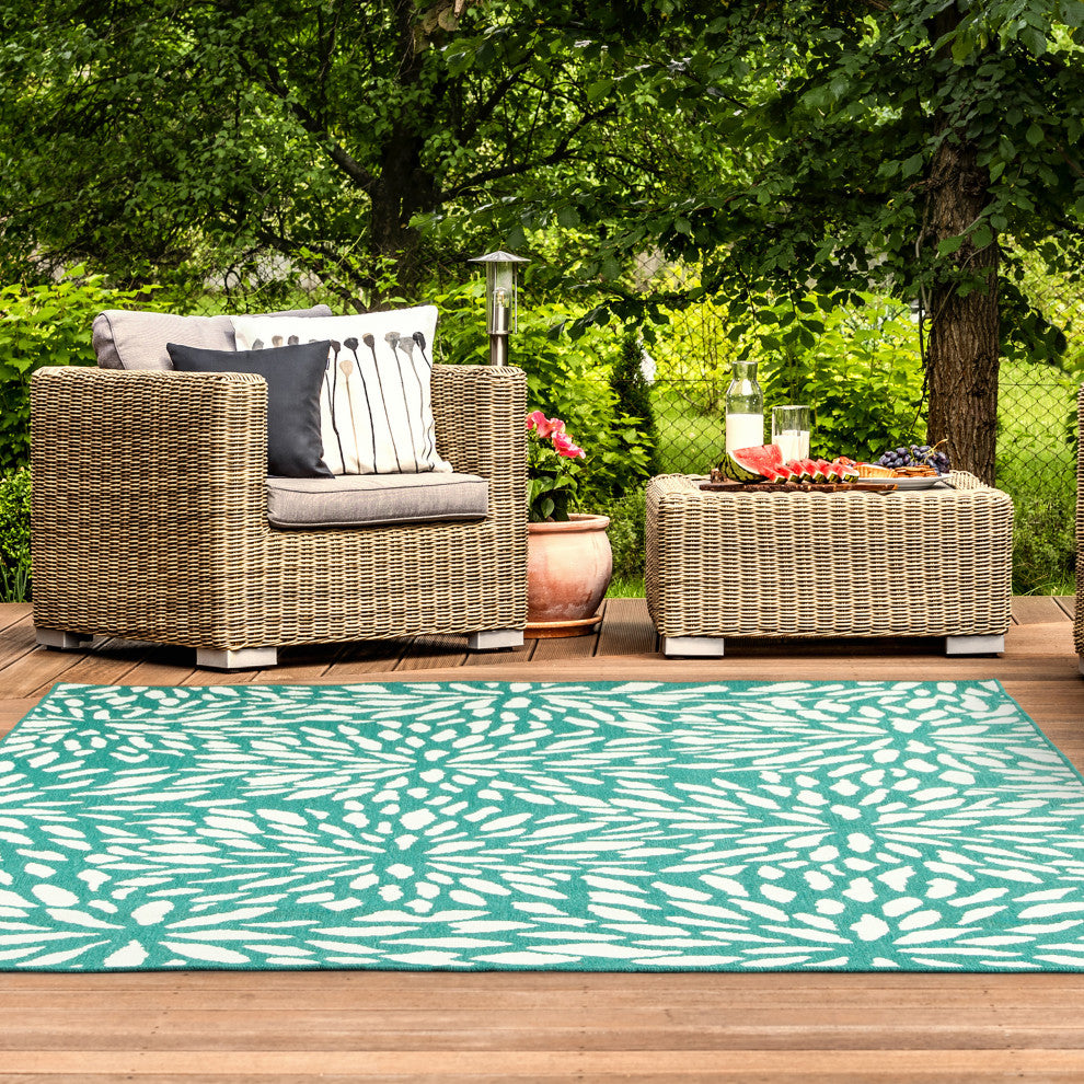 Madelina Floral Blue and Ivory Indoor or Outdoor Area Rug, 8'6"x13'