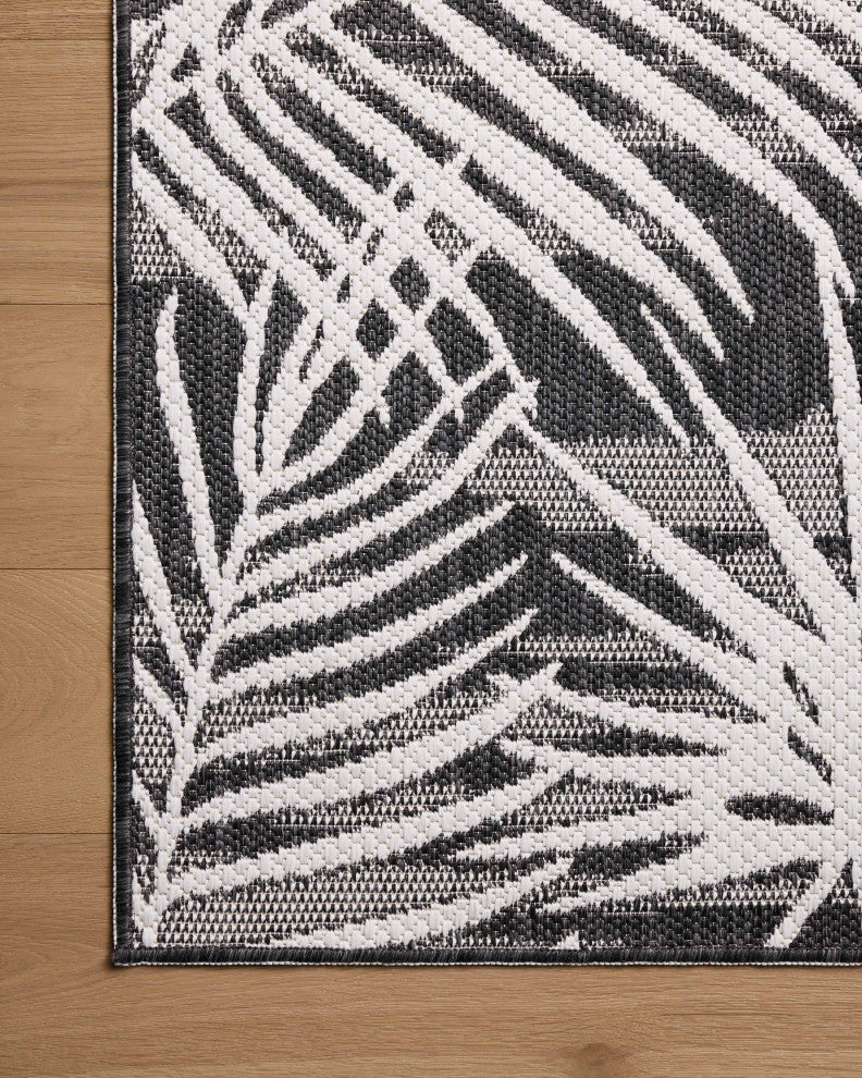 Loloi Easton Ivory / Onyx 7'-10" x 10' Area Rug