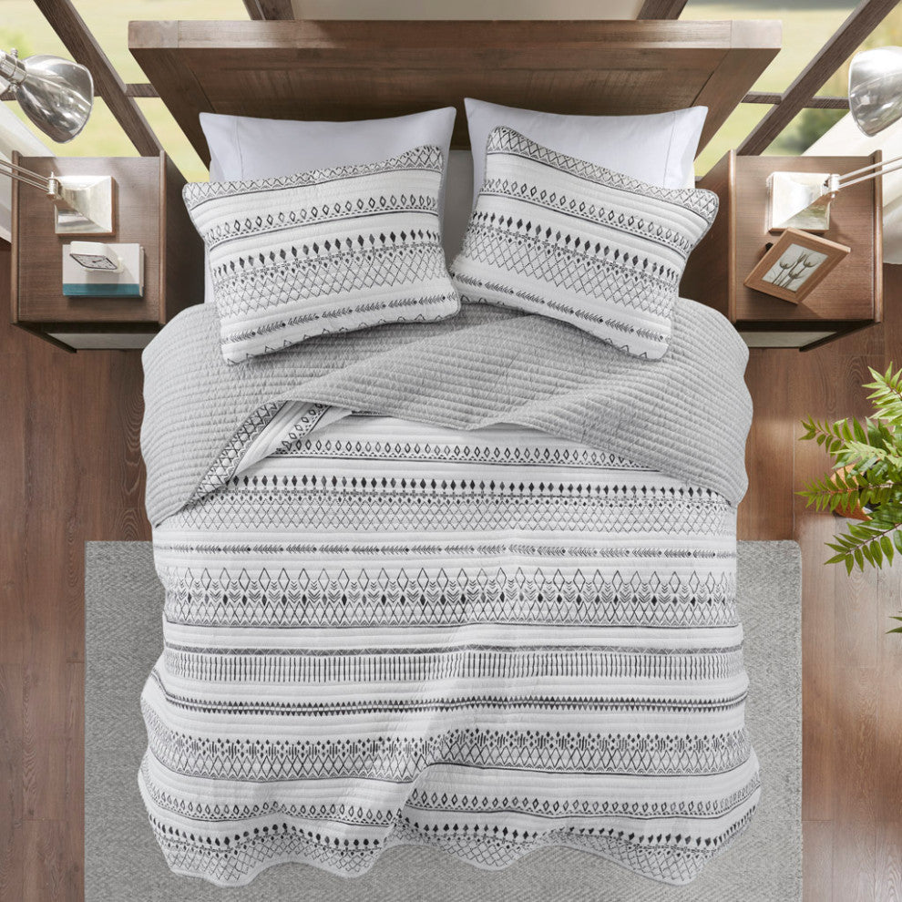 Madison Park Fraser 3 Piece Printed Microfiber Seersucker Quilt Set, Ivory/Black, King/Cal King