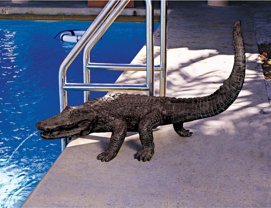 Gator on the Prowl Statue