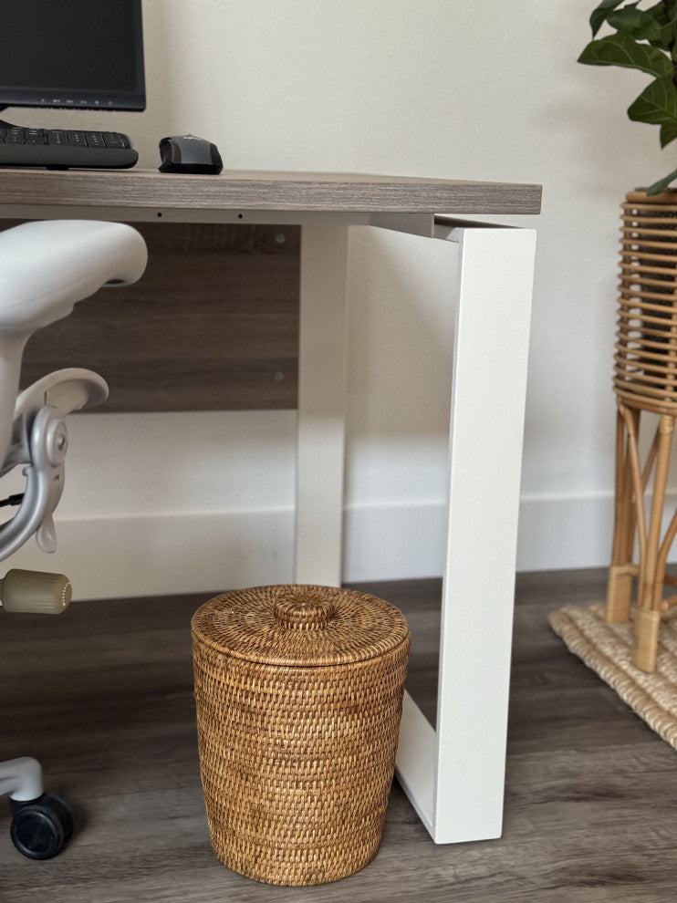 La Jolla Rattan Round Waste Basket With Plastic Insert and Lid, Honey-Brown