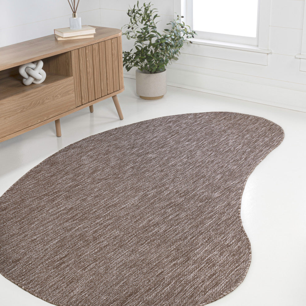 Evan Modern Rustic Organic Curve Indoor/Outdoor Shaped Area Rug