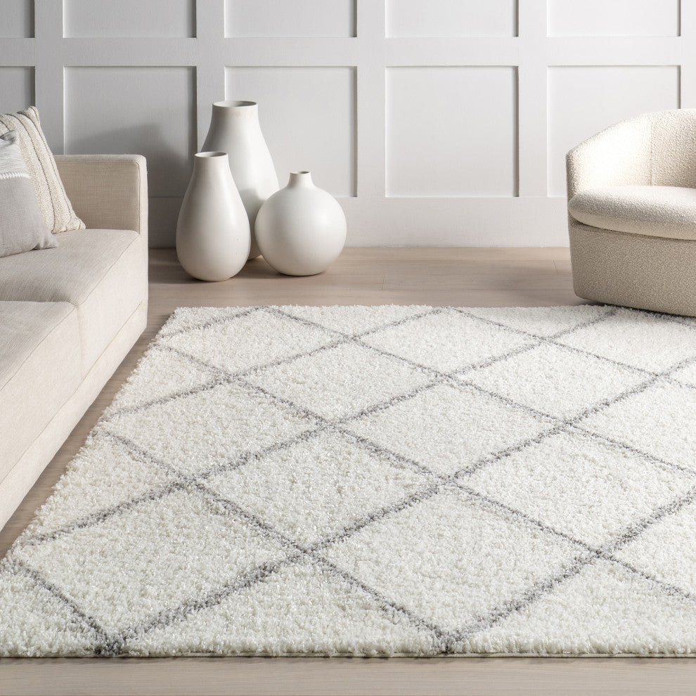 Nuloom Soft and Plush Diamond Trellis Moroccan Lattice Shag Rug, White 5'3"x7'6"