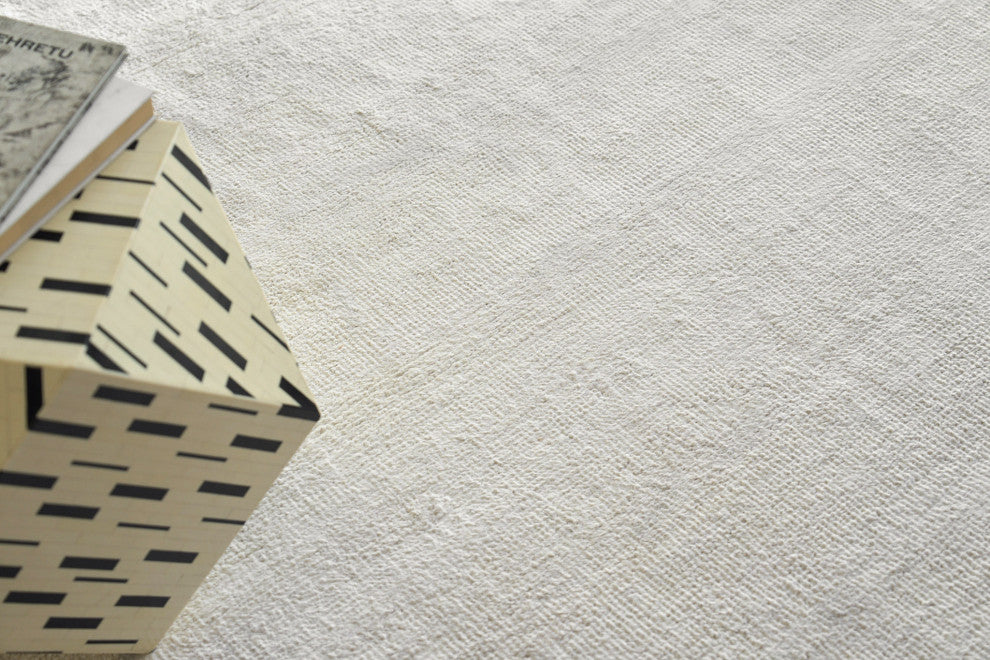 Plush Hand-Knotted Bamboo Silk/New Zealand Wool White Area Rug, 6'x9'