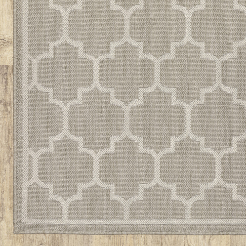 Parlan Geometric Trefoil Indoor-Outdoor Area Rug, Gray, 5'3"x7'3"