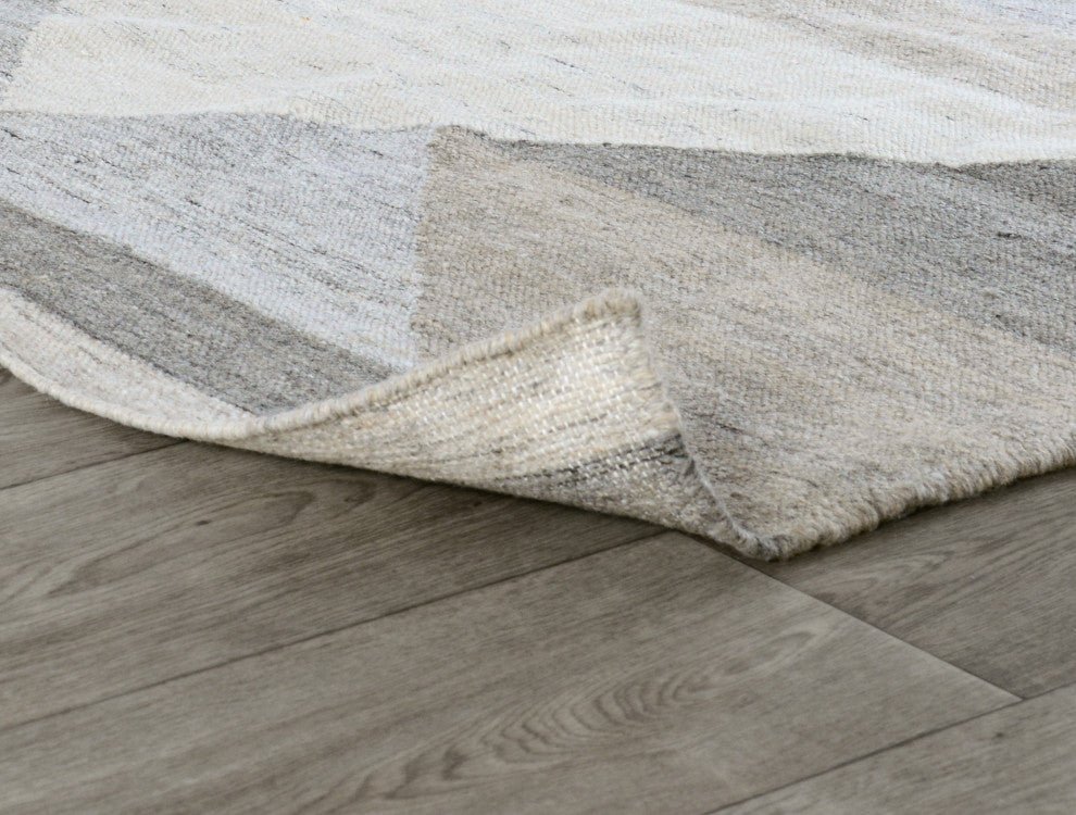 Tierney Indoor Outdoor Handwoven Gray Multi Area Rug, 5x8