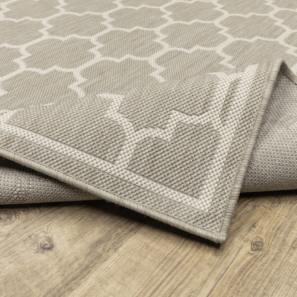 Parlan Geometric Trefoil Indoor-Outdoor Area Rug, Gray, 5'3"x7'3"