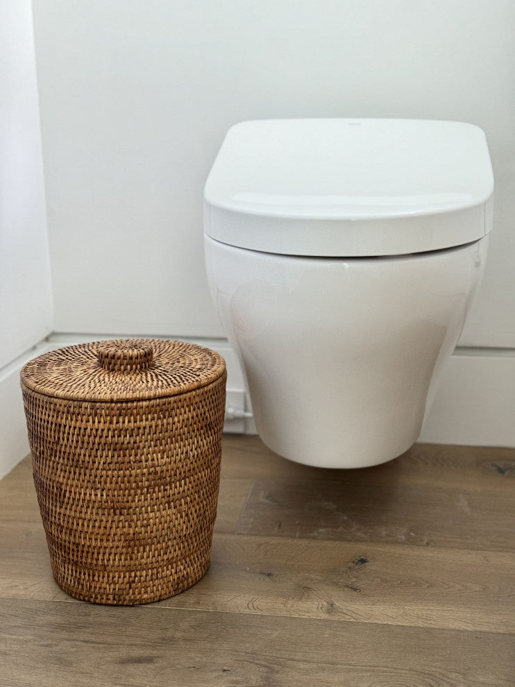 La Jolla Rattan Round Waste Basket With Plastic Insert and Lid, Honey-Brown