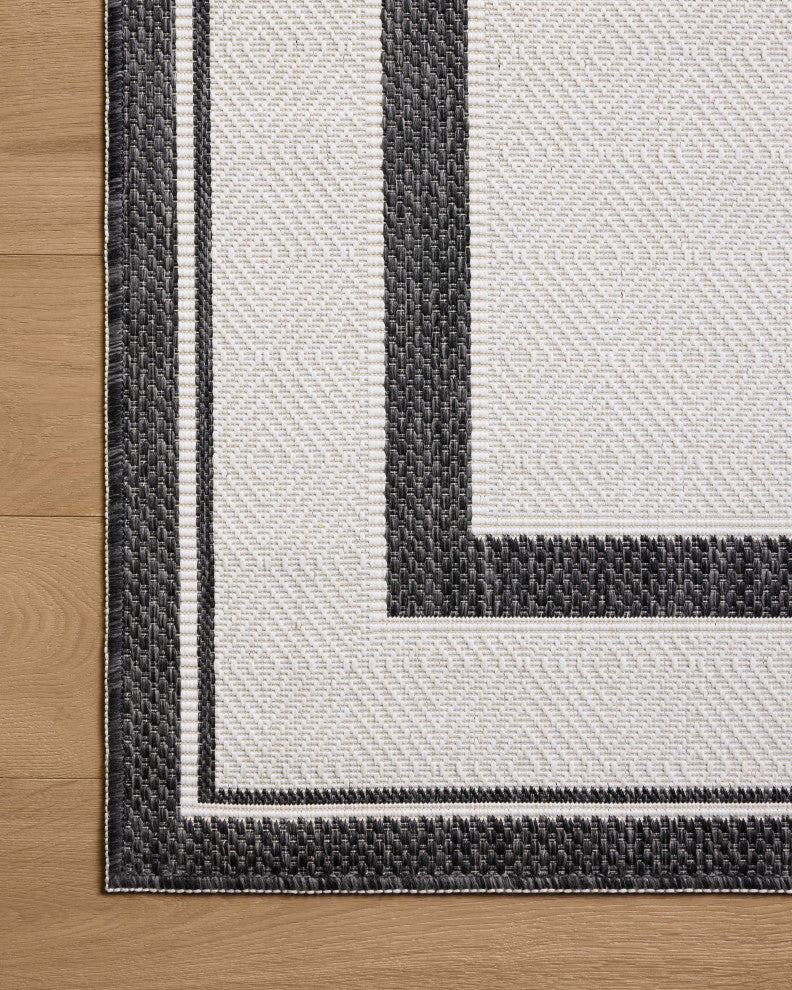 Loloi Easton Onyx / Ivory 5'-3" x 7'-6" Area Rug