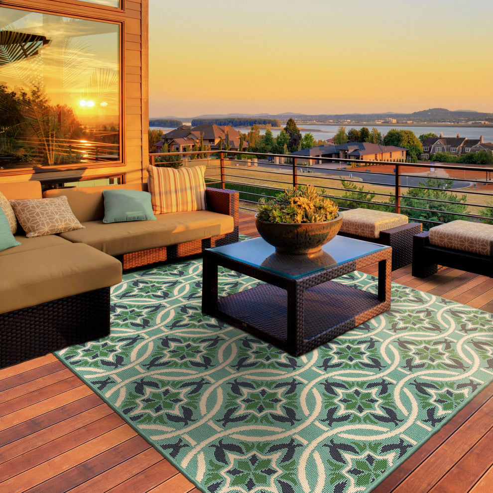 Madelina Floral Blue and Green Indoor or Outdoor Area Rug, 1'10"x2'10"