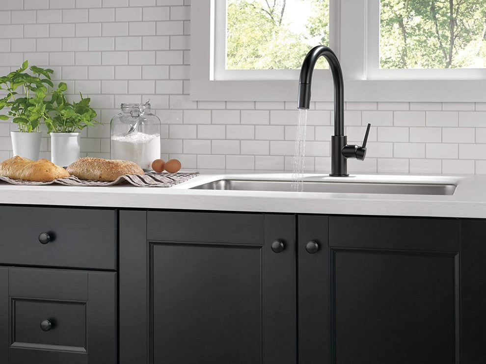 Matte Black Kitchen Faucet with Pull Down Sprayer and Magnetic Docking