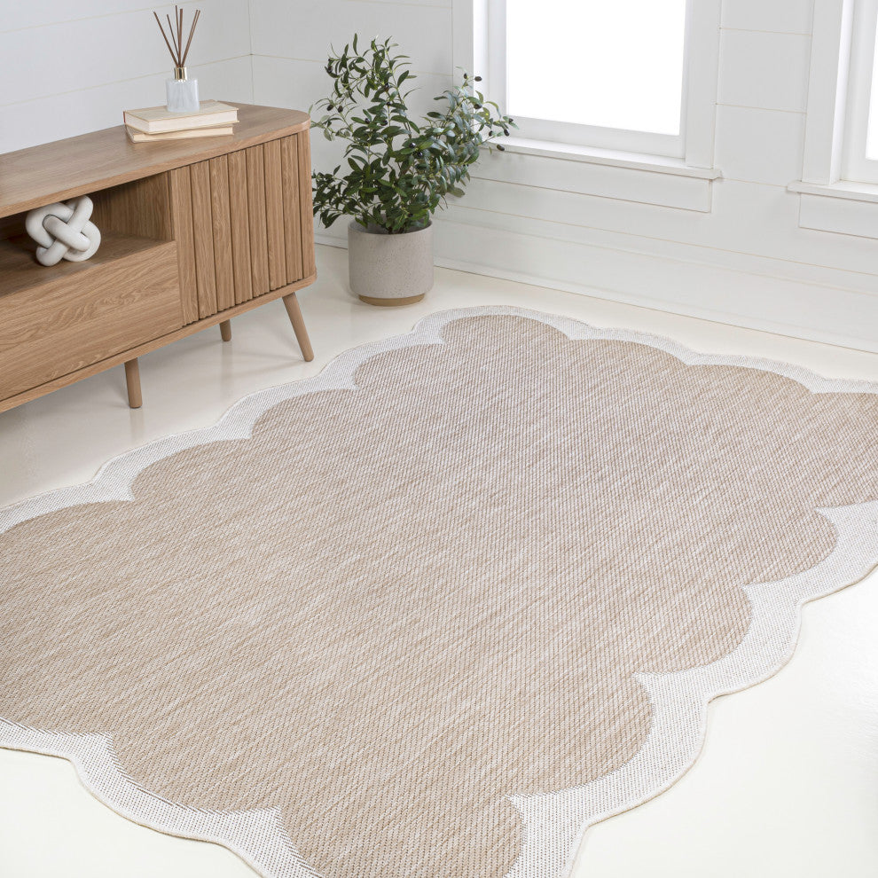 Alice Classic Cottage Two-Tone Scalloped Indoor/Outdoor Shaped Area Rug