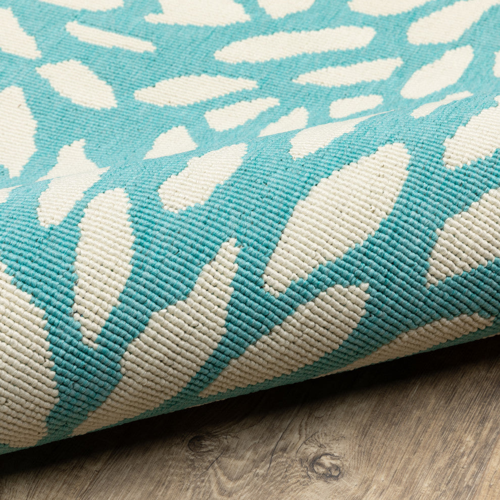 Madelina Floral Blue and Ivory Indoor or Outdoor Area Rug, 7'10"x10'10"