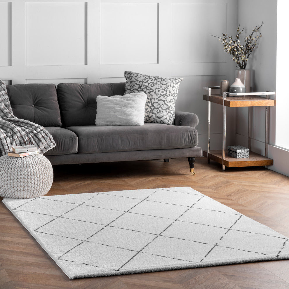 Nuloom Hand-Tufted Geometric Moroccan Shag Rug, Natural 5'x8'