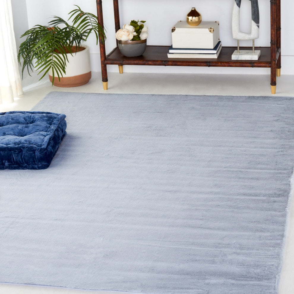 Safavieh Faux Rabbit Fur FRF976 Rug Machine-Washable, Light Grey, 2'x3'