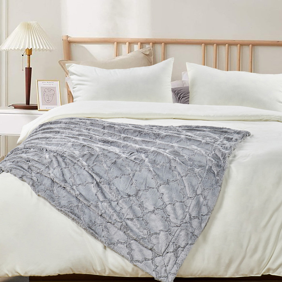 Ashley Jumbo Brushed Faux Fur & Matching Sherpa Borrego Backing Throw, Gray, 60" X 80"