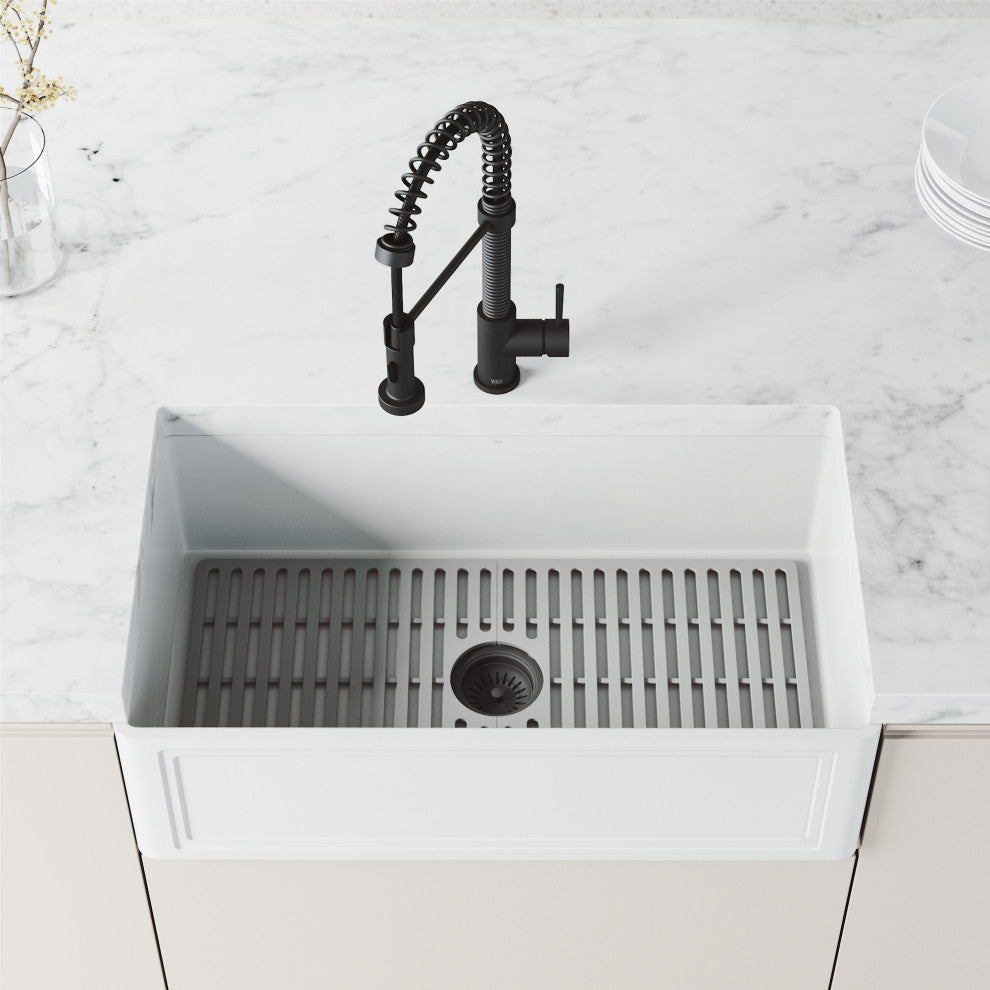 VIGO Edison 19" H Single Handle Pull-Down Sprayer Kitchen Faucet, Matte Black, No Sensor, Without Extras