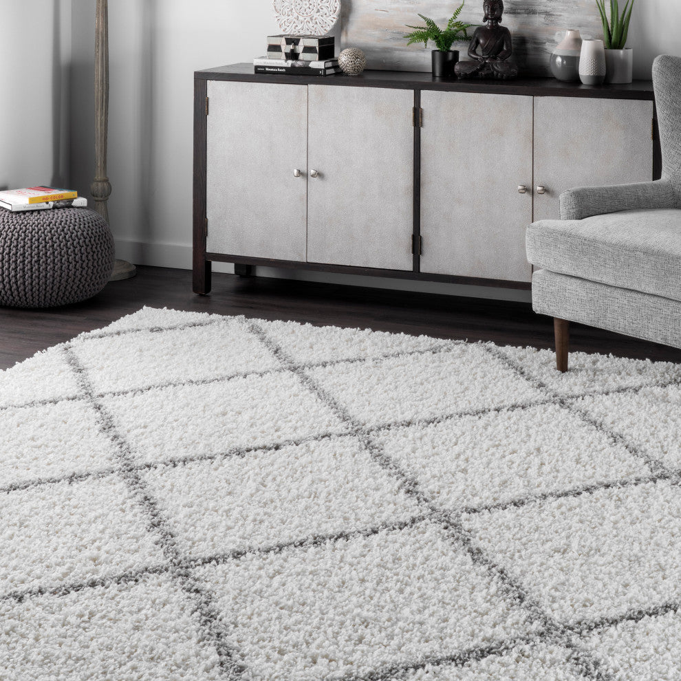 Nuloom Soft and Plush Diamond Trellis Moroccan Lattice Shag Rug, White 5'3"x7'6"