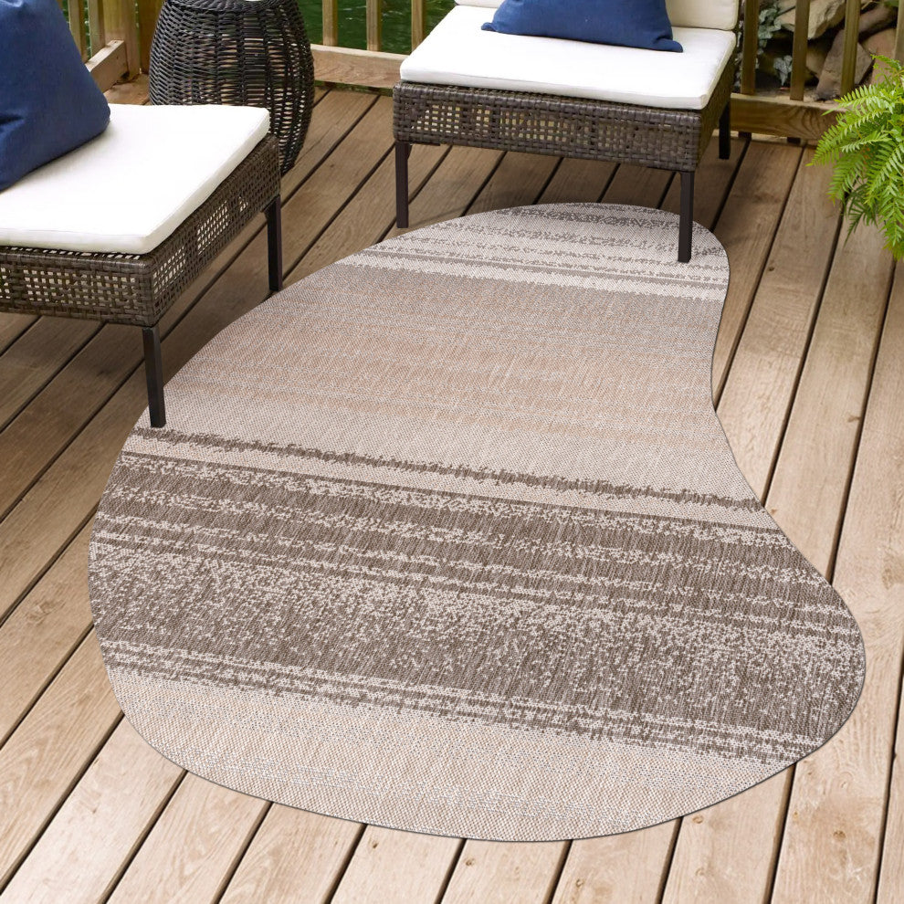 Evan Modern Rustic Organic Curve Indoor/Outdoor Shaped Area Rug