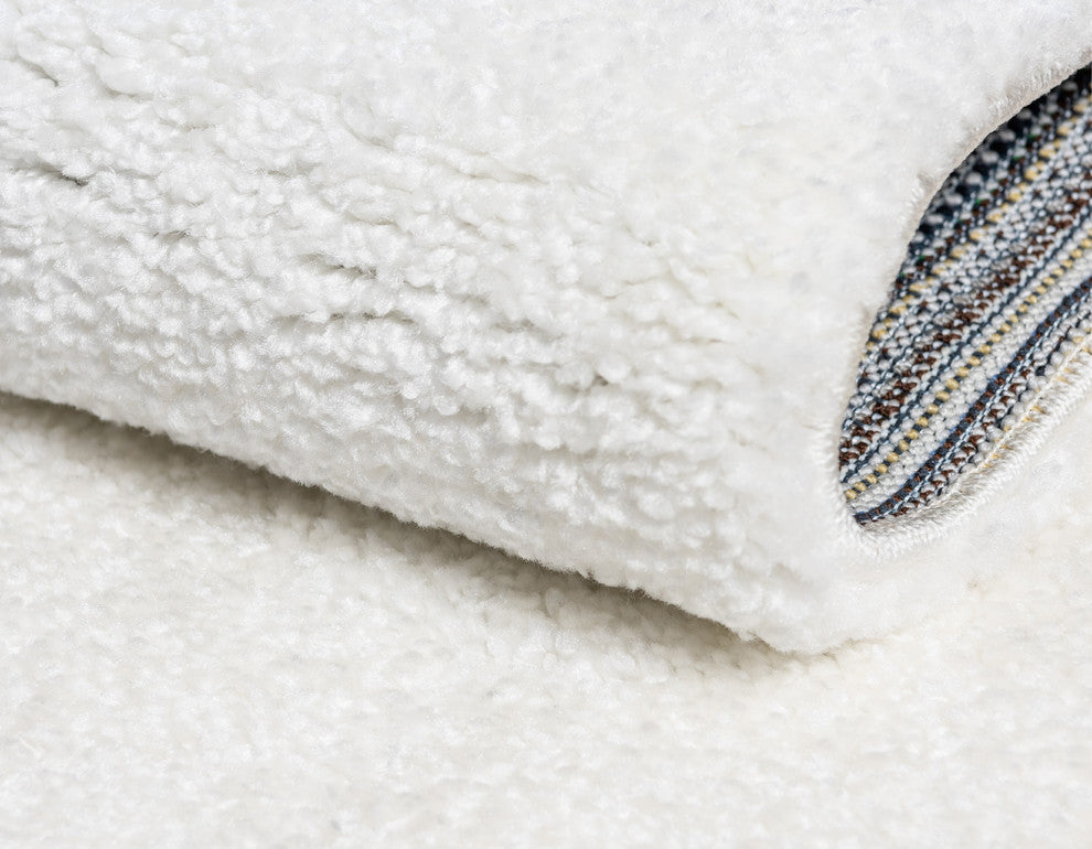 Unique Loom Snow White Calabasas Solo 2' 2 x 3' 0 Area Rug