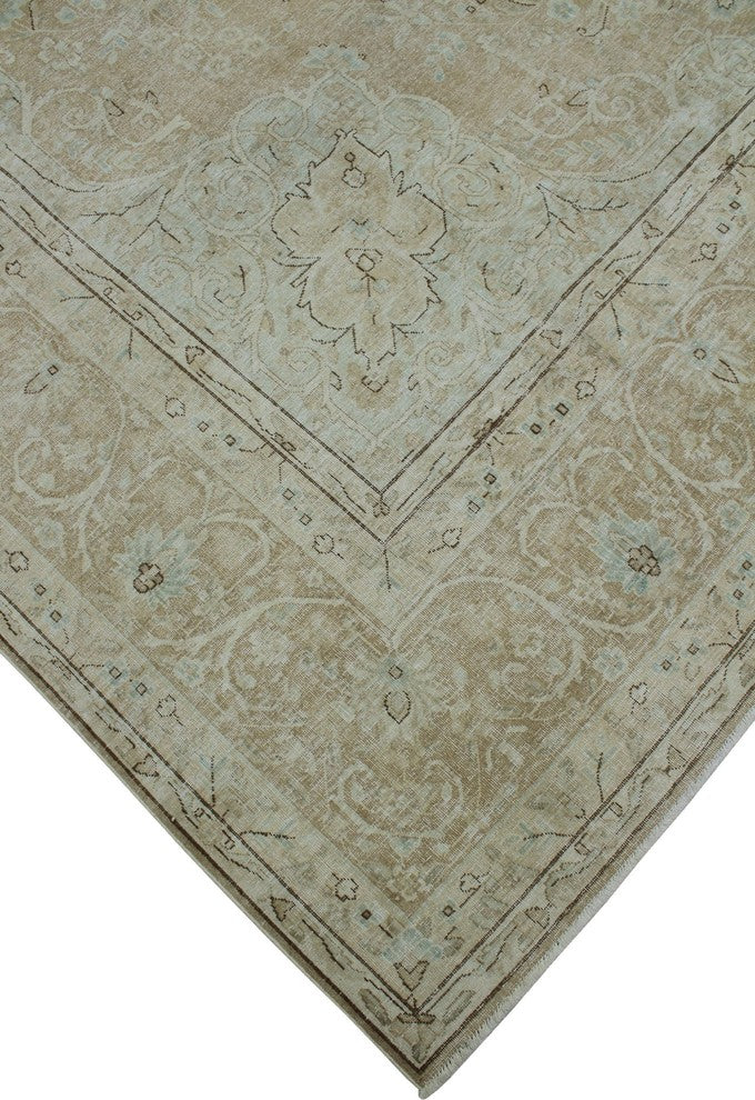 Fine Vintage Uriah Lt. Brown Rug