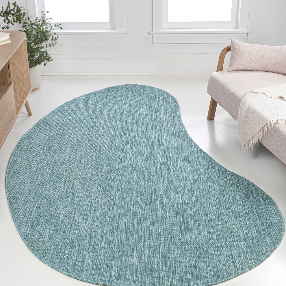 Evan Modern Rustic Organic Curve Indoor/Outdoor Shaped Area Rug