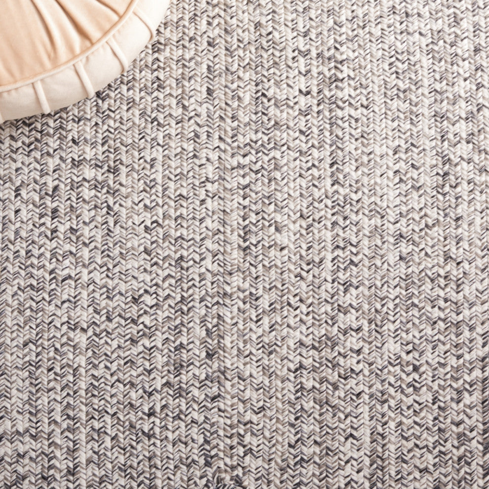 Safavieh Braided BRA201 Rug Machine-Washable, Grey/Ivory, 5' Square