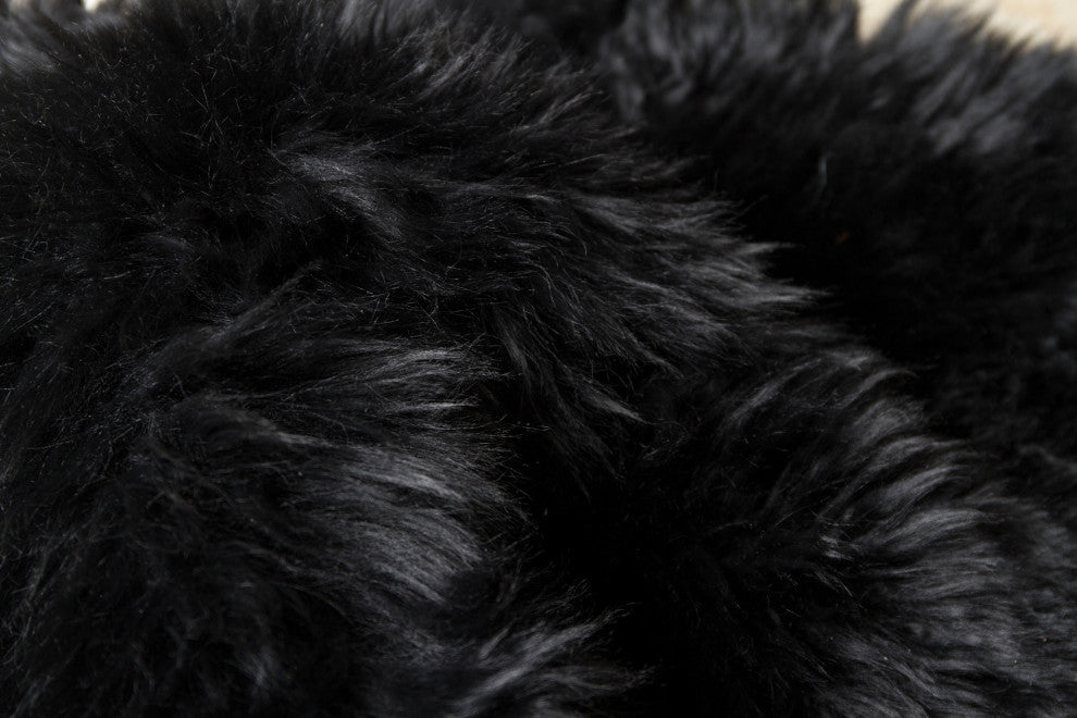 100% New Zealand Sheepskin, Black, 4'x6'