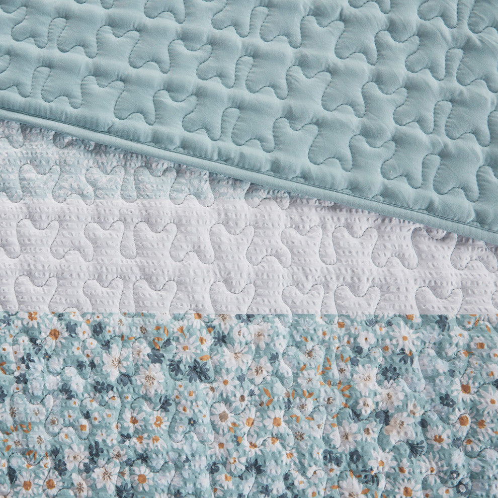 Madison Park Caralie 4 Piece Seersucker Quilt Set With Throw Pillow