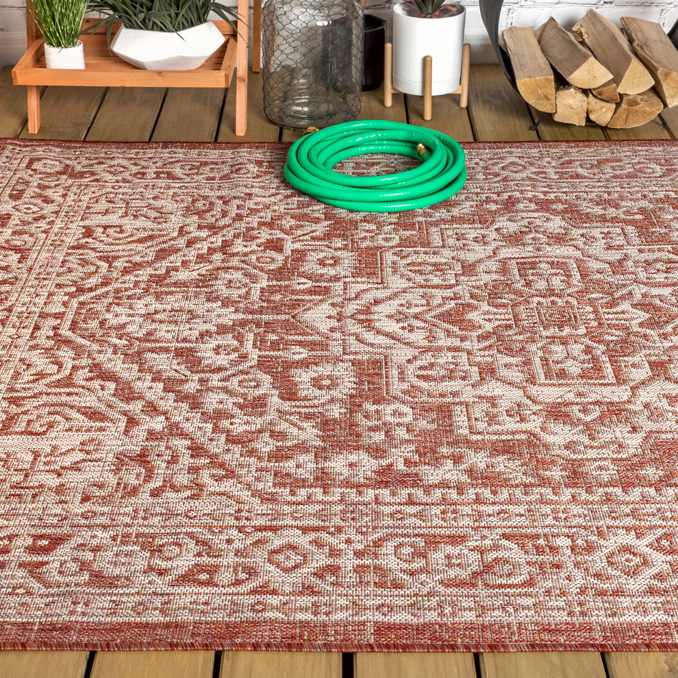 Sinjuri Medallion Textured Weave Indoor/Outdoor Area Rug
