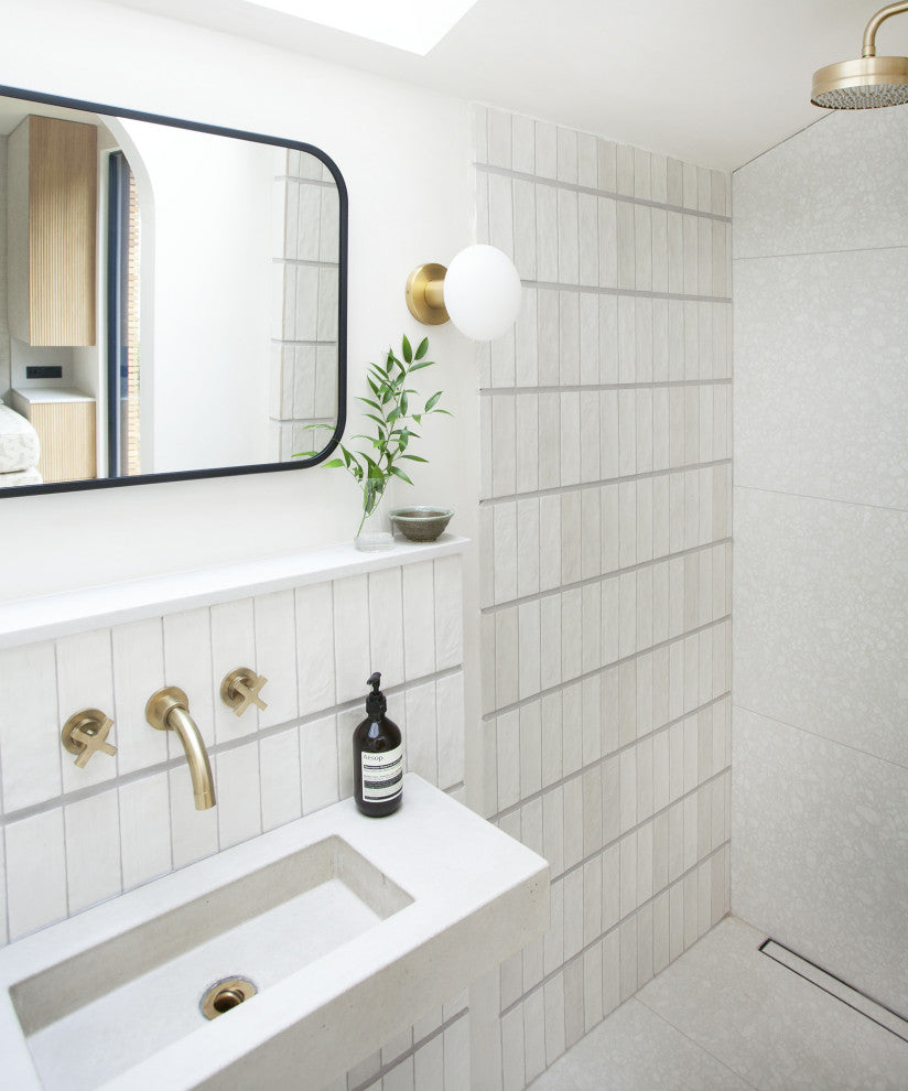 Lochan in Brass with Oval US