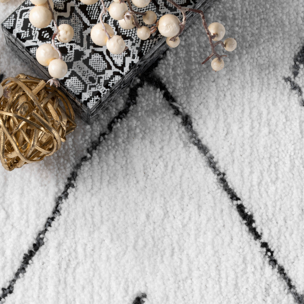 Nuloom Hand Tufted Beaulah Shag Contemporary Area Rug, White 5'x8'