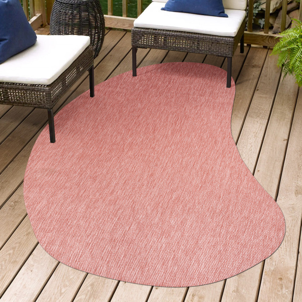 Evan Modern Rustic Organic Curve Indoor/Outdoor Shaped Area Rug