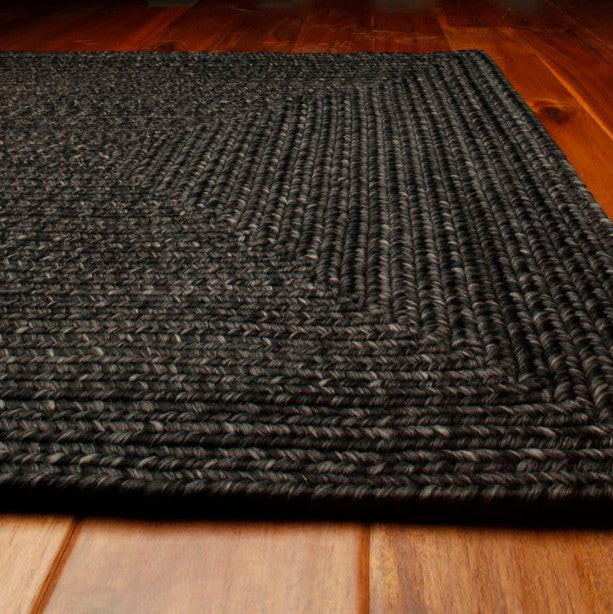 Homespice Decor Black Mist Indoor/Outdoor Braided Rug 8' x 10' (Oval)