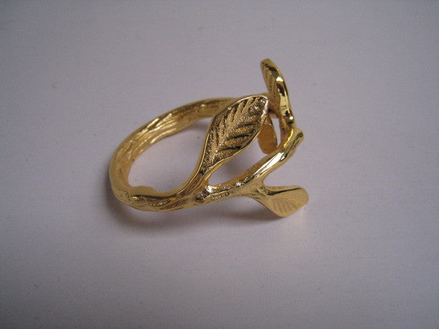 Elegance Gold Color Leaf Napkin Rings, Set of Four